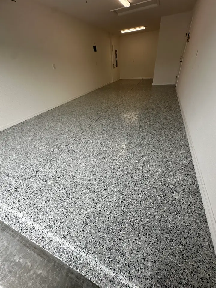 Gray flake epoxy garage floor in Lakeland, FL
