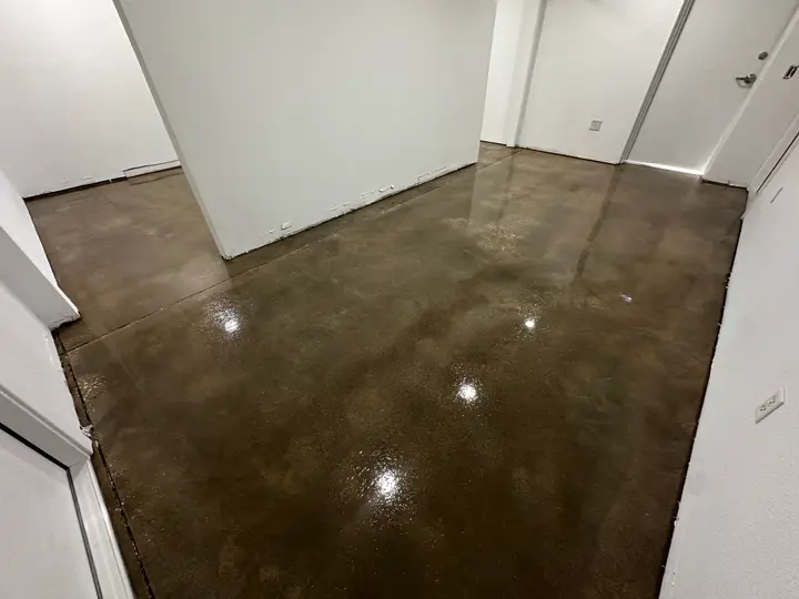 Glossy grind and seal concrete finish